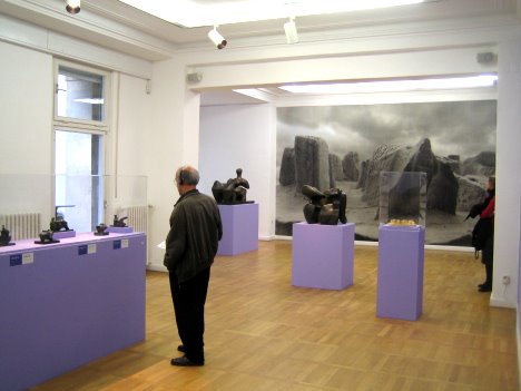 SHIFT 日本語版 | HAPPENING | ヘンリー・ムーア展「架空の風景」