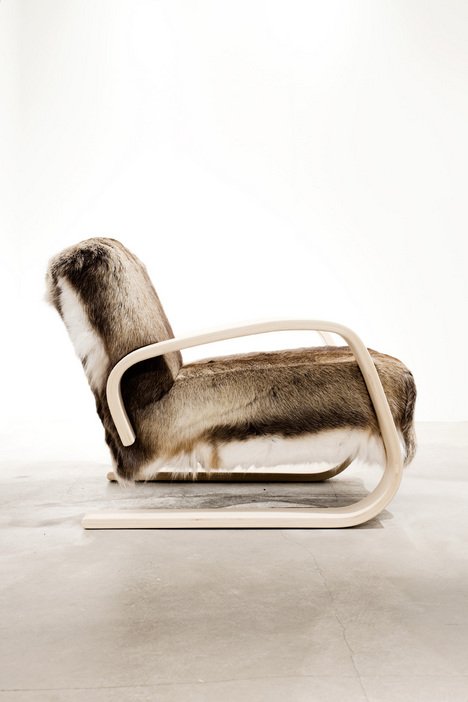 HR_Artek_Armchair_400_upholstered_with_reindeer_hide_2_photo_David_Lundberg.jpg