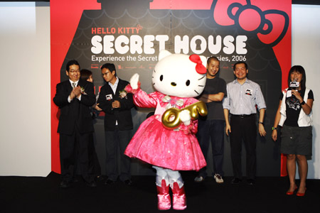 HELLO KITTY SECRET HOUSE