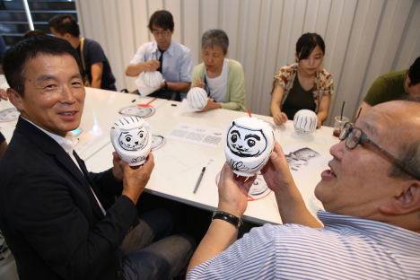 Merlion Daruma Workshop (credits to STB)