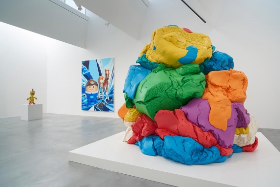 Jeff-Koons-gallery-photo-by-prudence-cuming-associates-victor-mara-ltd