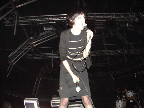 CRYSTALCASTLES4.JPG