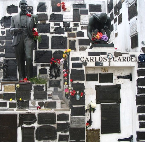 The tomb of Carlos Gardel by Brianmka