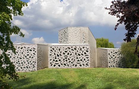 External view of the new wing of the LaM – Lille Metropole Museum of Modern, contemporary and outsider art, Villeneuve d’Ascq (France) - by architect Manuelle Gautrand. Photo: Max Lerouge / LMCU. © Manuelle Gautrand Architecture.