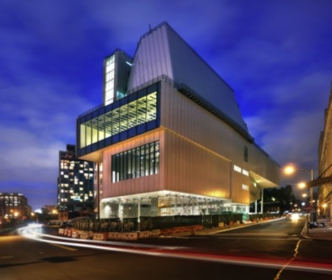 The new building in the evening, October 2014, Photo: Timothy Schenck