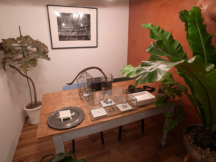 desk_room.JPG