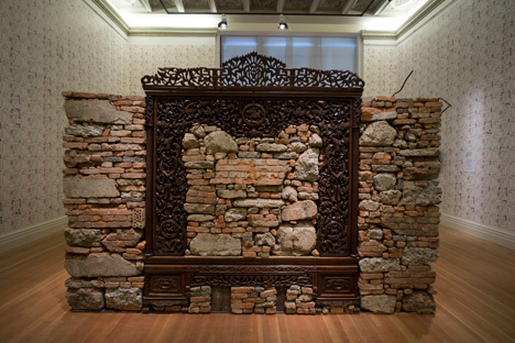 mgb14_p_ai_weiwei_04_souvenir_from_shanghai.jpg
