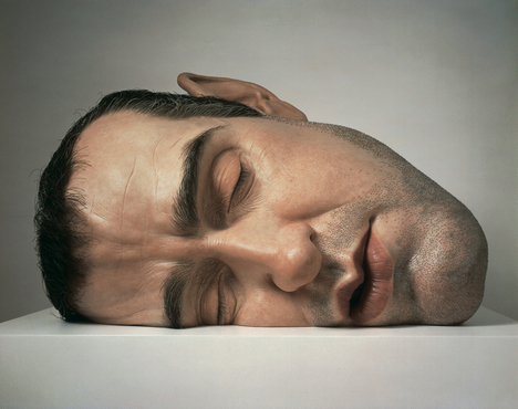 "Mask II" Ron Mueck, 2001, Mixed media, Anthony d’Offay, London © Ron Mueck, Photo courtesy of Anthony d’Offay, London